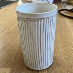 NWOT Farmhouse Style Ceramic Utensil Holder